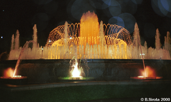 Evening show in Barcelona on Plaza Espania